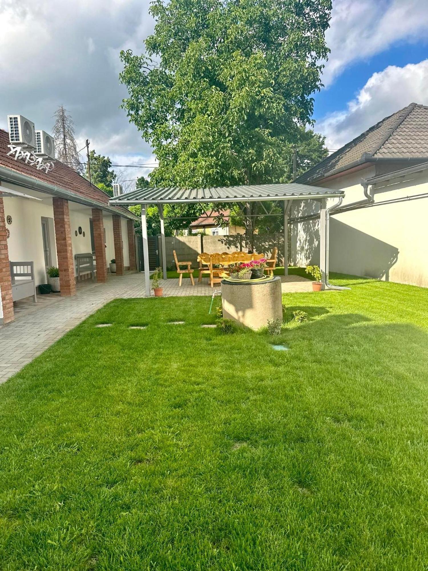 Tuenderkert Apartman Gyula Exteriér fotografie