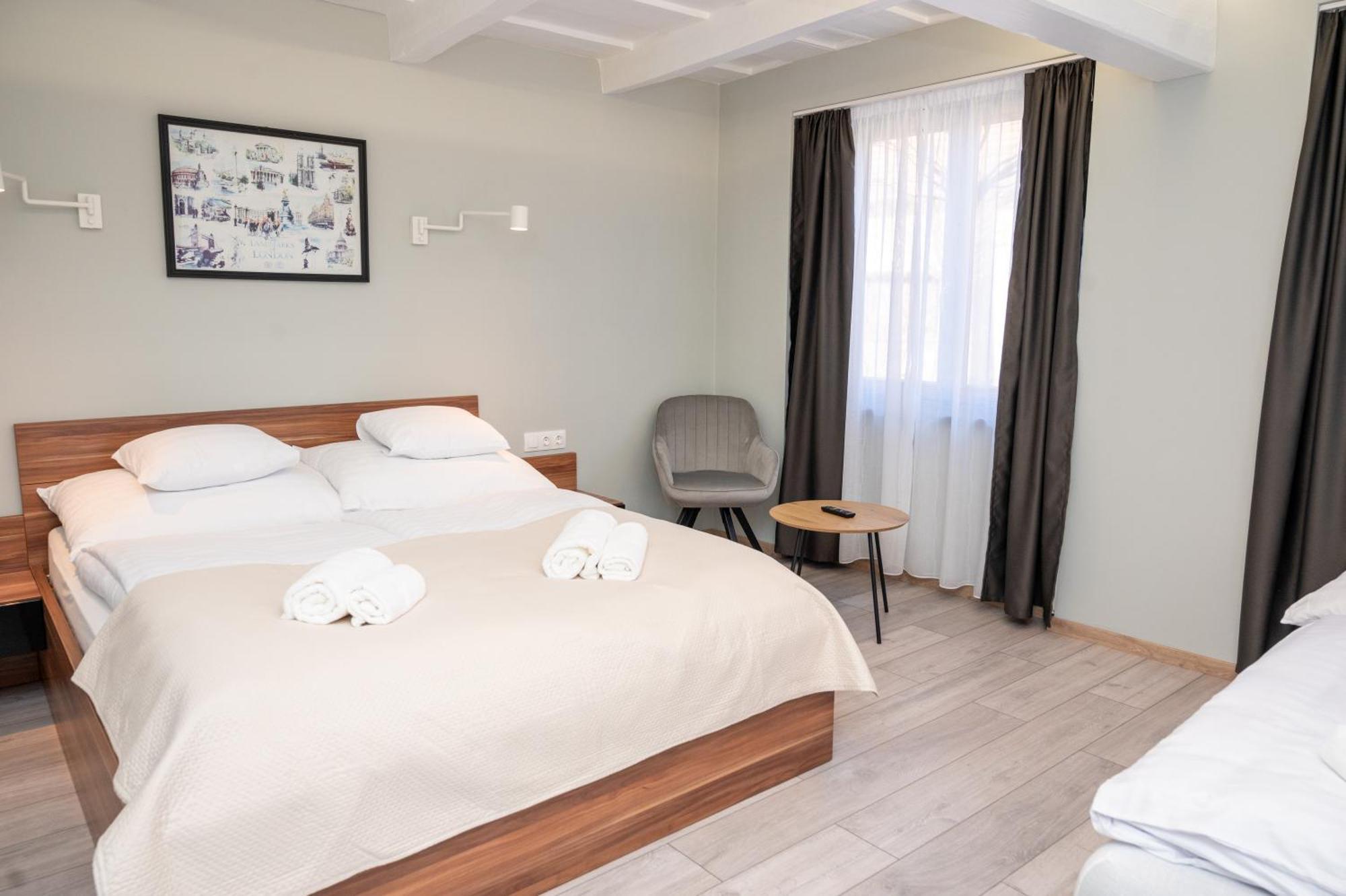 Tuenderkert Apartman Gyula Exteriér fotografie