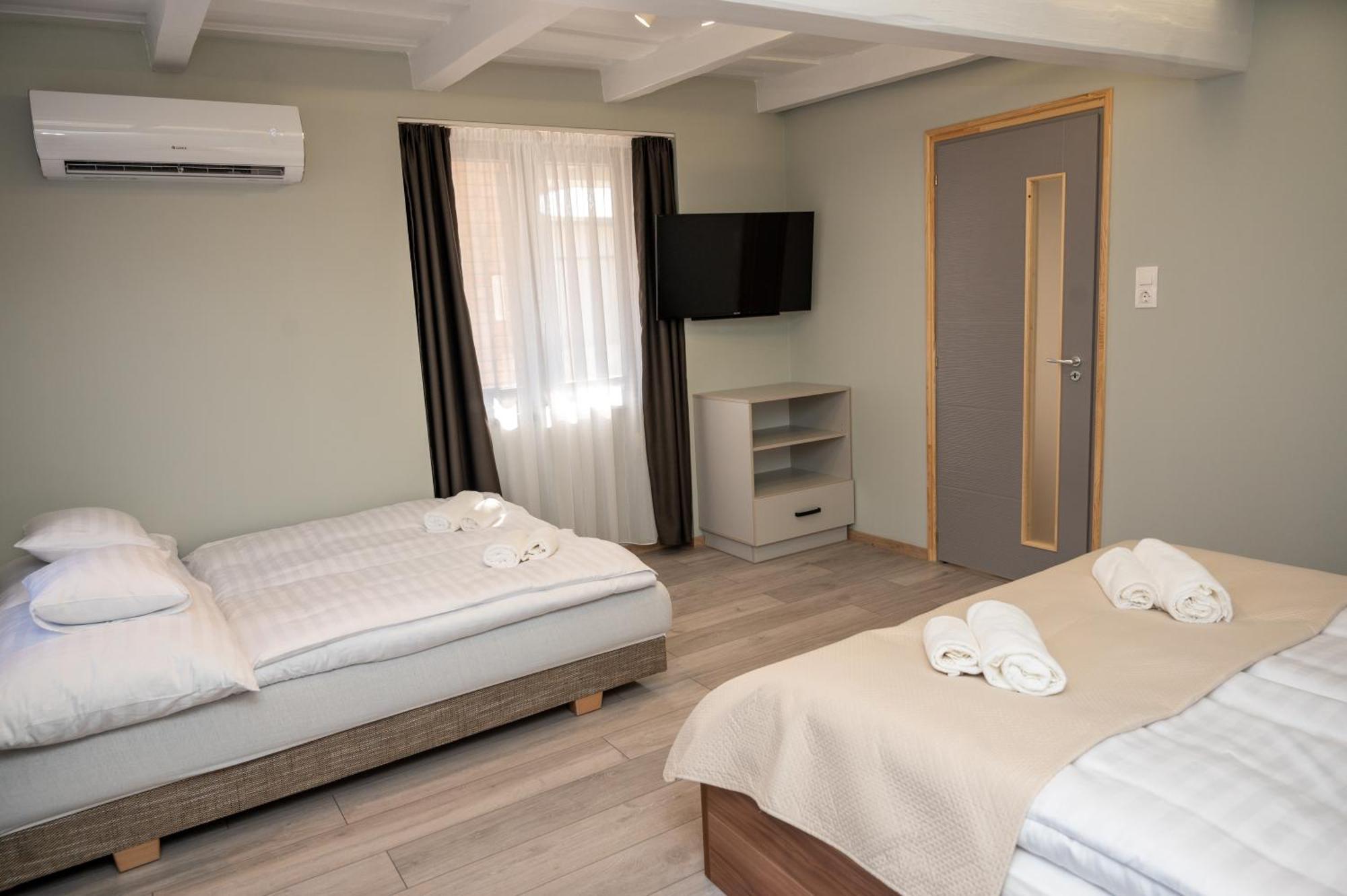 Tuenderkert Apartman Gyula Exteriér fotografie